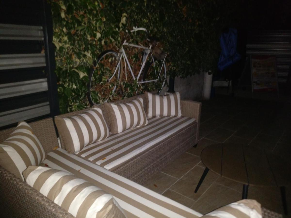 Apartments Villa A - Heating Pool Traù Esterno foto