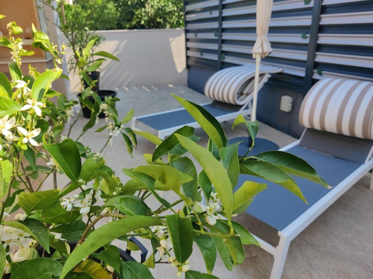 Apartments Villa A - Heating Pool Traù Esterno foto