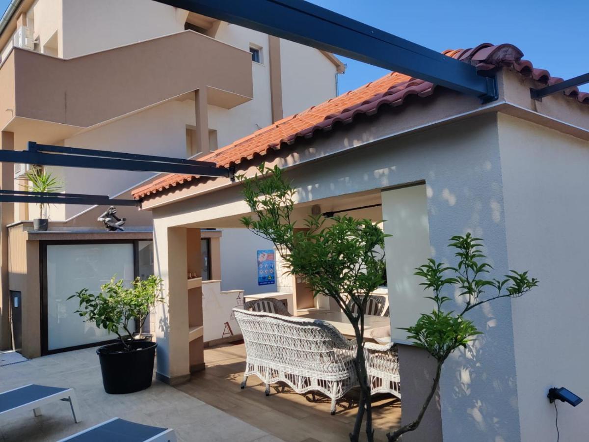 Apartments Villa A - Heating Pool Traù Esterno foto